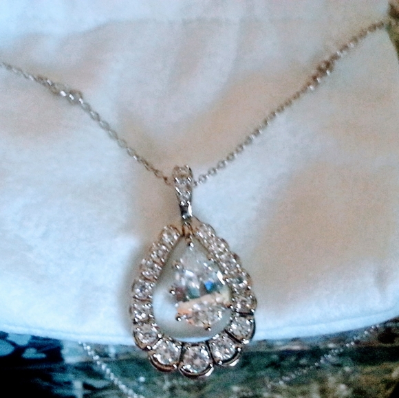 SMITHSONIAN Teardrop CZ cocktail wedding necklace - Picture 7 of 8